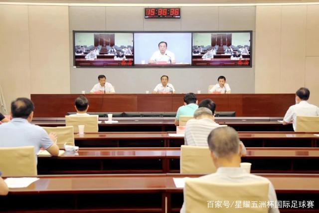 群星闪耀，中国男篮热身赛小胜，王俊杰抢11个进攻篮板，徐昕10+8